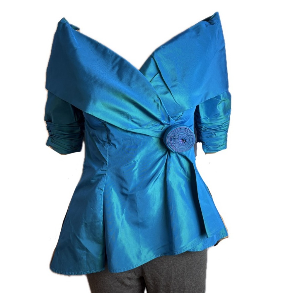 Dramatic Statement Shoulder Elegant Off-Shoulder … - image 3